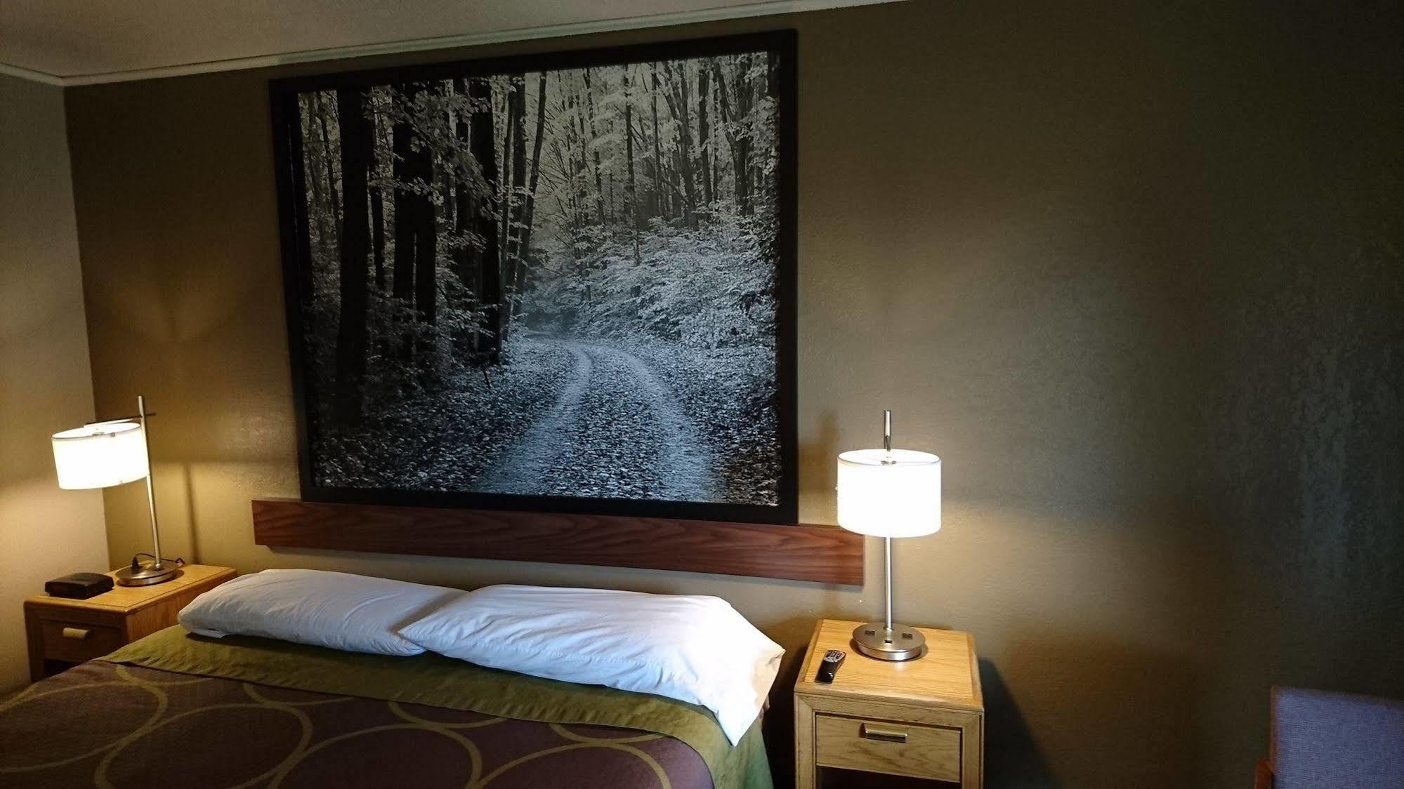 Burton Inn And Suites Buitenkant foto