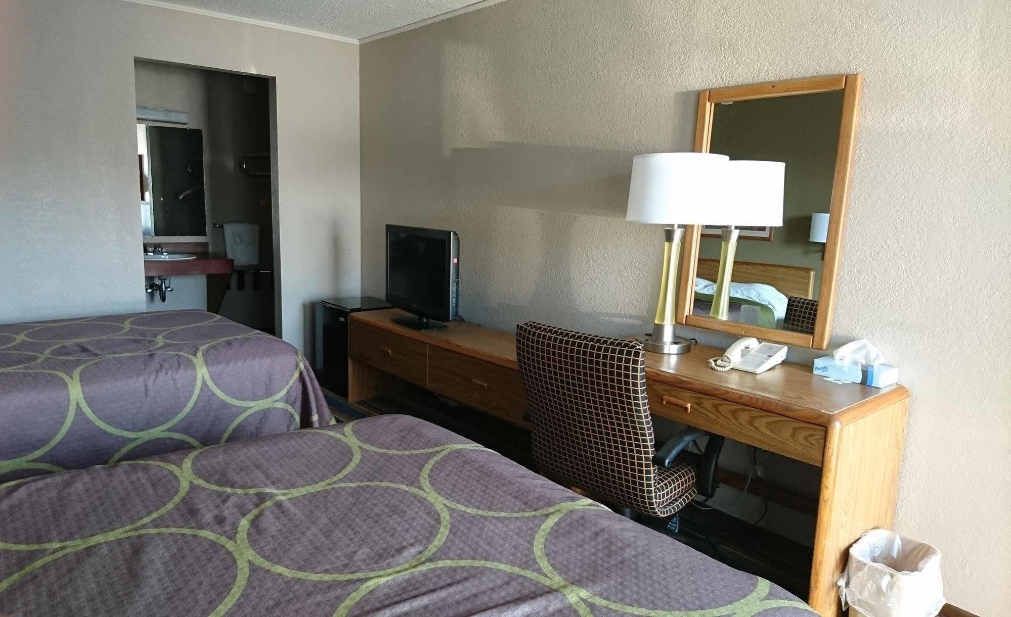 Burton Inn And Suites Buitenkant foto