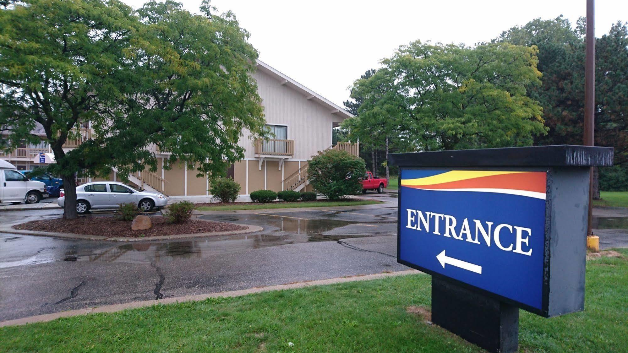 Burton Inn And Suites Buitenkant foto