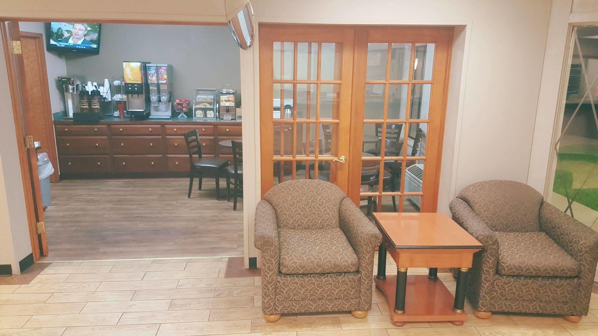 Burton Inn And Suites Buitenkant foto