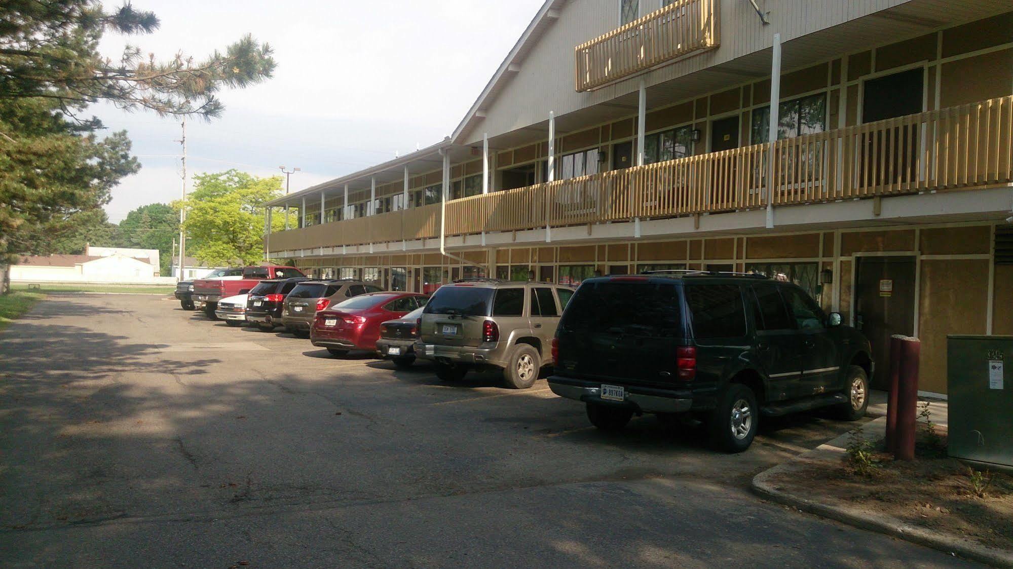 Burton Inn And Suites Buitenkant foto