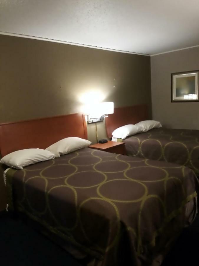 Burton Inn And Suites Buitenkant foto