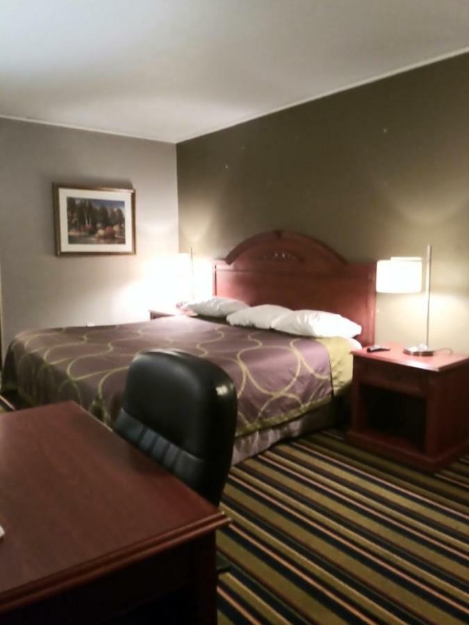 Burton Inn And Suites Buitenkant foto
